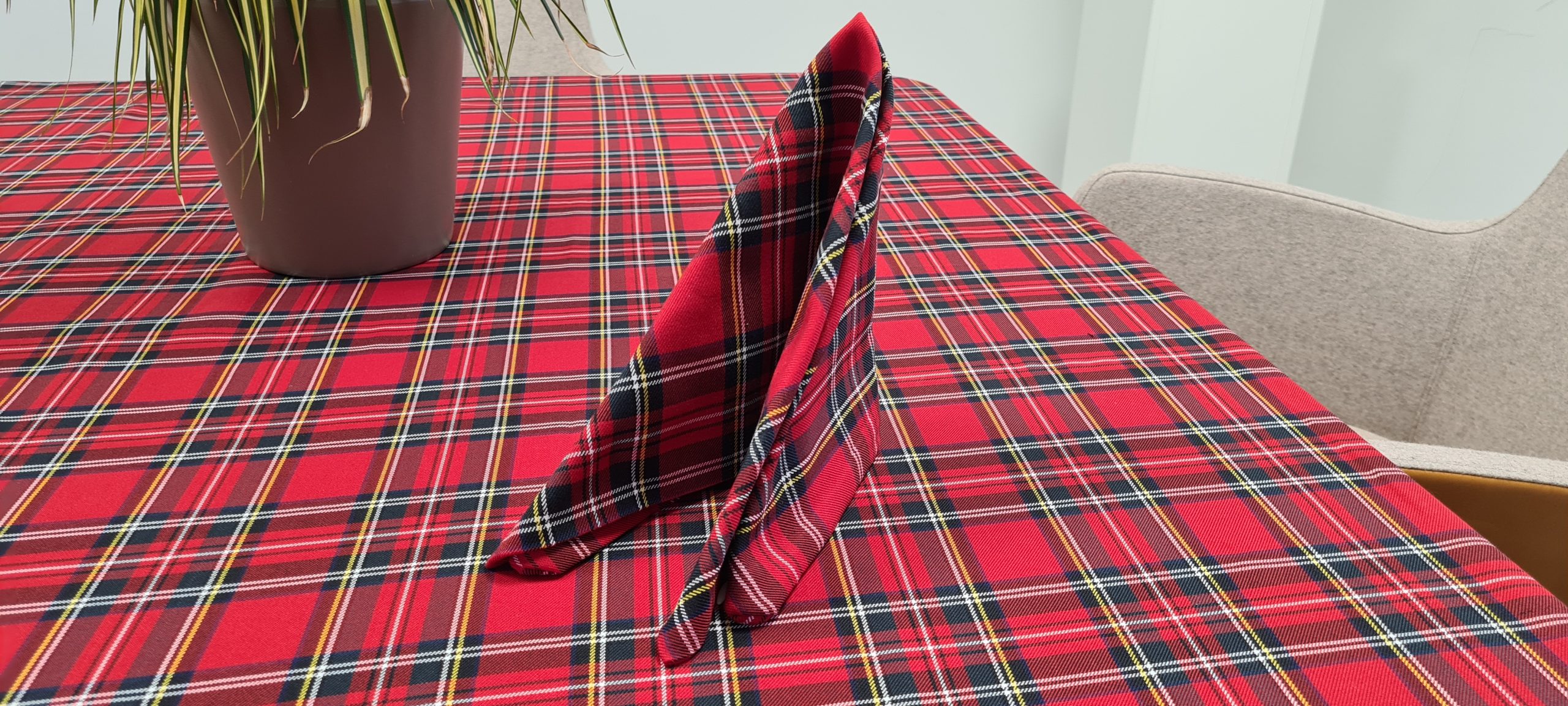 Schottenkaro-Tischwaesche-Kteamtextiles-1.jpg Schottenkaro Vollzwirn Tischwäsche – Bild 1